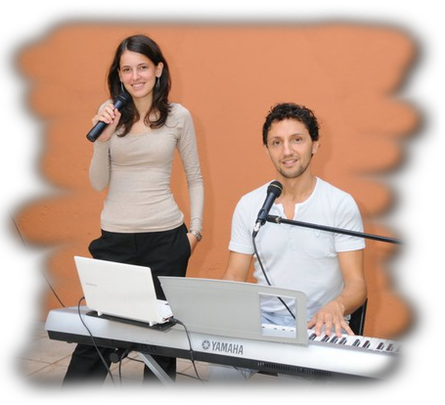Una foto che ci ritrae in Duo a suonare in una villa.